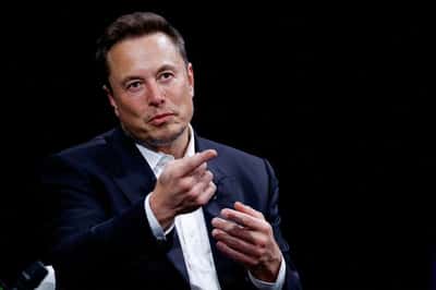 Image for US telecom operators wobble after report SpaceX in talks for cell sites 