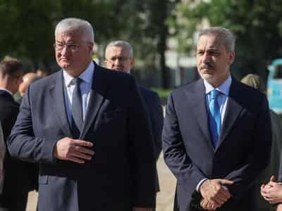 Image for Ukraine keeps Russia guessing over talks, US senator warns Moscow of sanctions