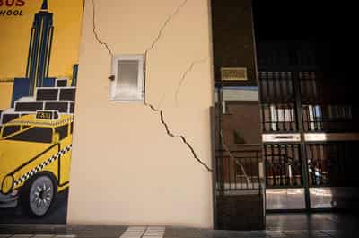 Image for New tremors jolt Spain's Granada, injuring three and damaging some buildings