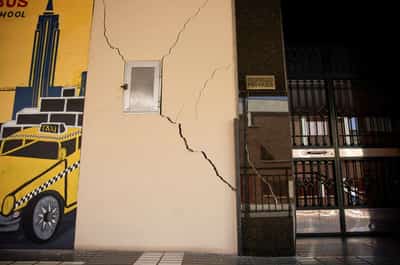 Image for New tremors jolt Spain's Granada, injuring three and damaging some buildings