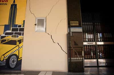 Image for New tremors jolt Spain's Granada, injuring three and damaging some buildings