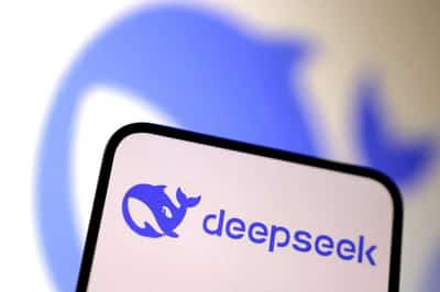 Image for DeepSeek blocked on Apple and Google app stores in Italy