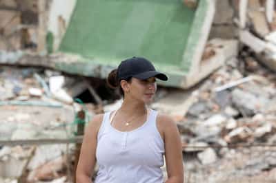 Image for Teen Venezuela quake survivor mourns her 'young forever' friends