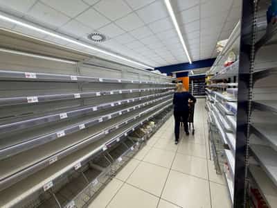 Image for Italian retailers warn of food shortages caused by truck drivers' protest