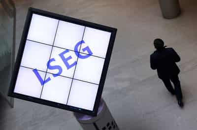 Image for UK's FTSE 100 hits three-week high on financials strength, falling bond yields