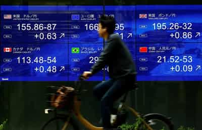 Image for US dollar edges lower but up against yen, Aussie