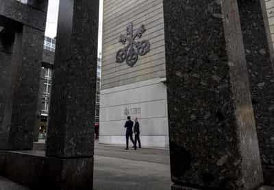 Image for Swiss lawmakers remove contentious pay cap from remuneration motion