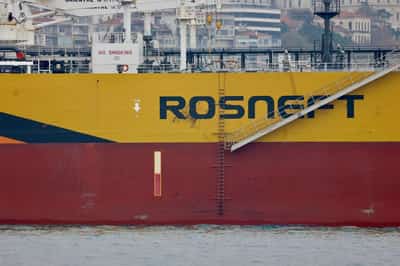 Image for Rosneft net income drops 68% in first half, blames OPEC for weak oil prices