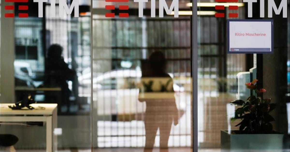 Poste falls short of Telecom Italia delisting threshold after takeover bid