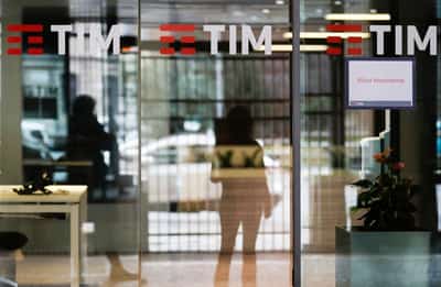 Image for Poste falls short of Telecom Italia delisting threshold after takeover bid