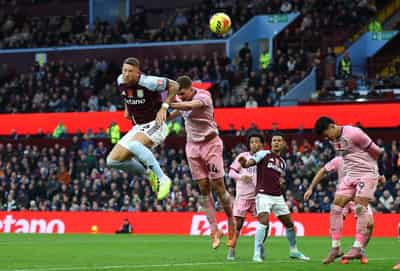Image for Soccer-Man City outclass Liverpool to cut Arsenal's lead, Aston Villa on the up
