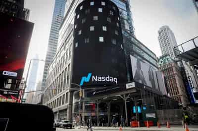 Image for Global stocks tick up while yen slips in calm before U.S. data