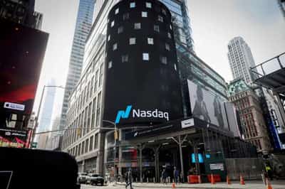 Image for Global stocks tick up while yen slips in calm before U.S. data