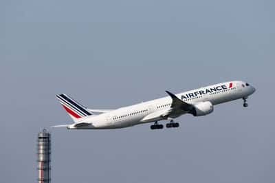 Image for Air France-KLM has not ruled out easyJet bid as Castlelake weighs offer