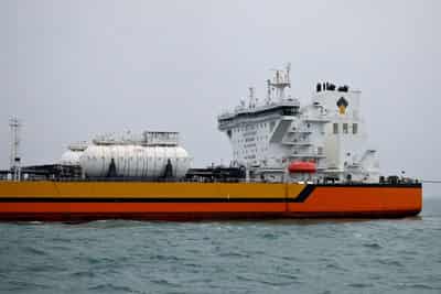 Image for Russian oil sellers cut prices in China to attract demand as India wavers