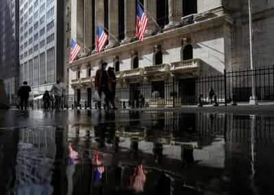 Image for Stocks rebound on Powell policy remarks, oil gains