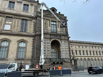 Image for Paris' Louvre museum opens but some parts stay closed as staff resume strike