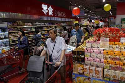 Image for Persistently high inflation to nag global economy, say economists: Reuters poll 