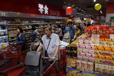 Image for Persistently high inflation to nag global economy, say economists: Reuters poll 