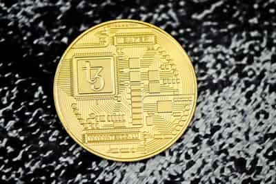 Image for Dollar hovers near 3-week high before Fed; bitcoin tops $105,000