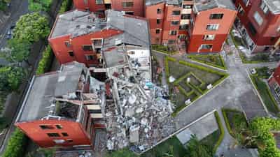 Image for Hundreds still missing in Colombia as desperation grips earthquake rescue effort
