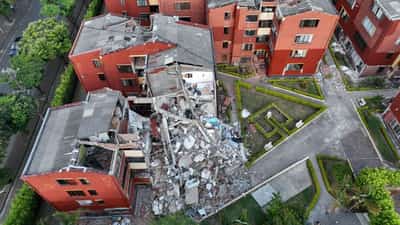 Image for Hundreds still missing in Colombia as desperation grips earthquake rescue effort