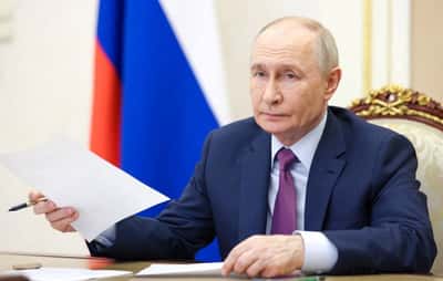 Image for Putin faces rival visions of war and peace at Russia's 'Davos'