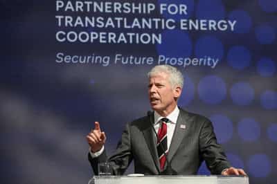 Image for US urges Europe to stick to oil and gas, not renewables
