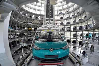 Image for Volkswagen sticks to outlook as size offset supply chain woes