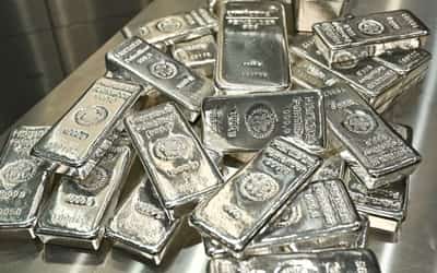 Image for Silver's hot streak gathers pace; market at highest since 2011