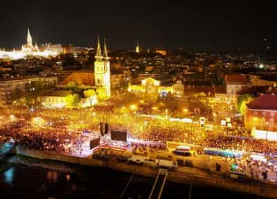 Image for Hungarians look to changed future after pro-EU Magyar's election landslide