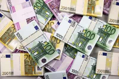Image for Euro and yuan global ambitions hasten the dollar drop: Mike Dolan