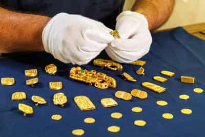 Image for Byzantine gold objects help archaeologists uncover past of ship wrecked off Croatia