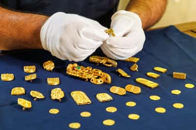 Image for Byzantine gold objects help archaeologists uncover past of ship wrecked off Croatia