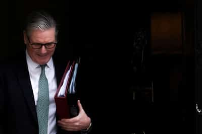 Image for Allianz, Royal London stick with gilts, betting Starmer rivals won't forget 2022 rout