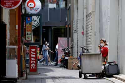 Image for S.Korea reports 1,100 new coronavirus cases, toughest curbs in force in Seoul