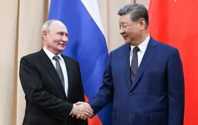 Image for China's Xi tells Putin that foundations of ties will be stronger