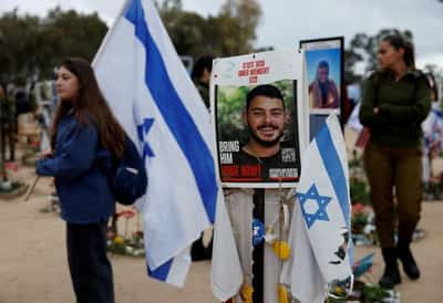 Image for Hamas frees six hostages in Gaza, Israel yet to release Palestinians