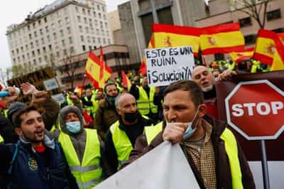 Image for Spanish truckers protest in Madrid after rejecting new government aid package
