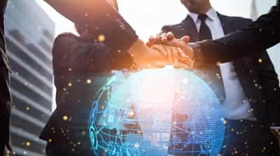 Image for What is the difference between a multinational corporation (MNC) and an international business?