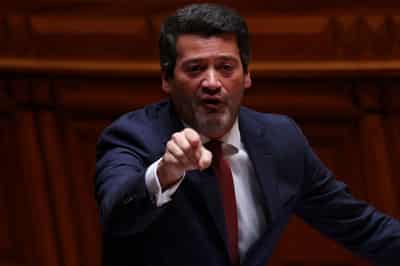 Image for Portugal far-right leader suffers second collapse days before election