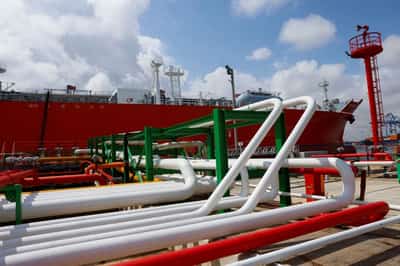 Image for Oil prices fall as key trade talks falter ahead of tariff deadline