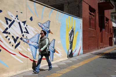 Image for Iran and US trade air strikes after Trump dismisses report of Hormuz deal