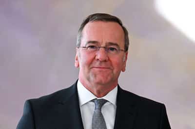 Image for Exclusive-German defence minister seeks annual budget hike to over 60 billion euros, sources say