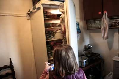 Image for Greece offers new round of power bill subsidies for households