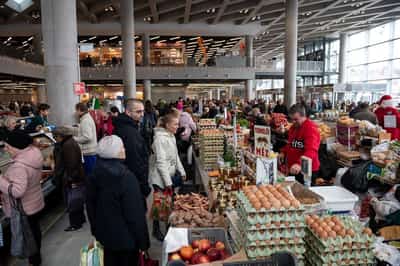 Image for Job loss fears may explain disappointing euro zone consumption, ECB blog argues
