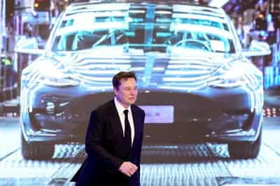 Image for Musk’s Tesla stock sale windfall dwarfs Twitter loss