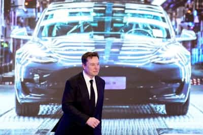 Image for Musk’s Tesla stock sale windfall dwarfs Twitter loss