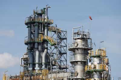 Image for Shell has ended talks with Unimot over selling German refinery stake, Bloomberg News reports