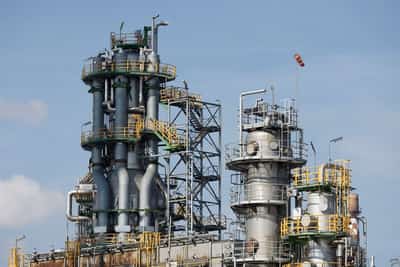 Image for Shell has ended talks with Unimot over selling German refinery stake, Bloomberg News reports
